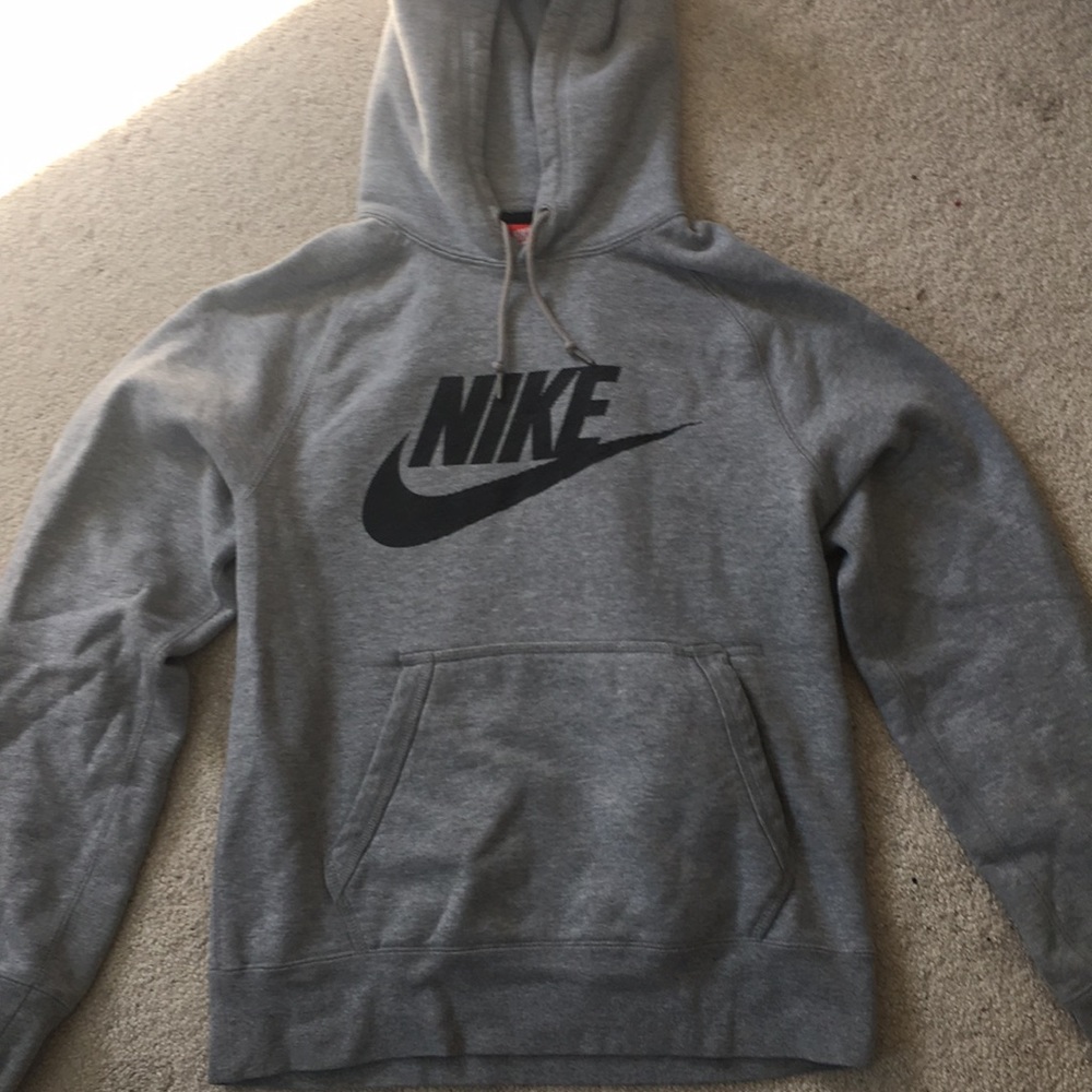nike sweatshirt